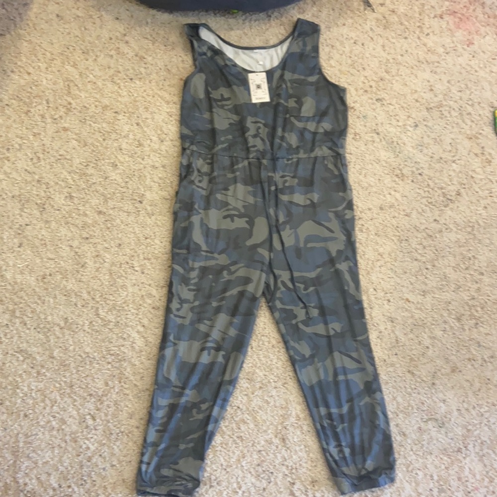NEw with tags camo pants jumper